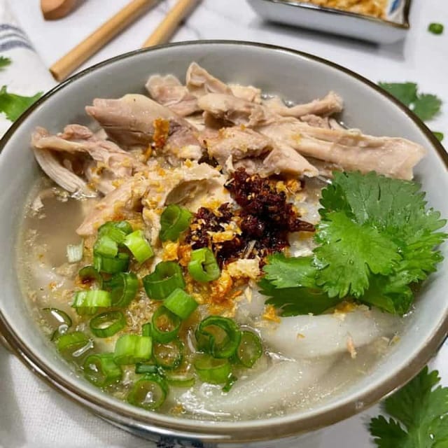 9. Kaw Piek Sen Noodle Soup.
